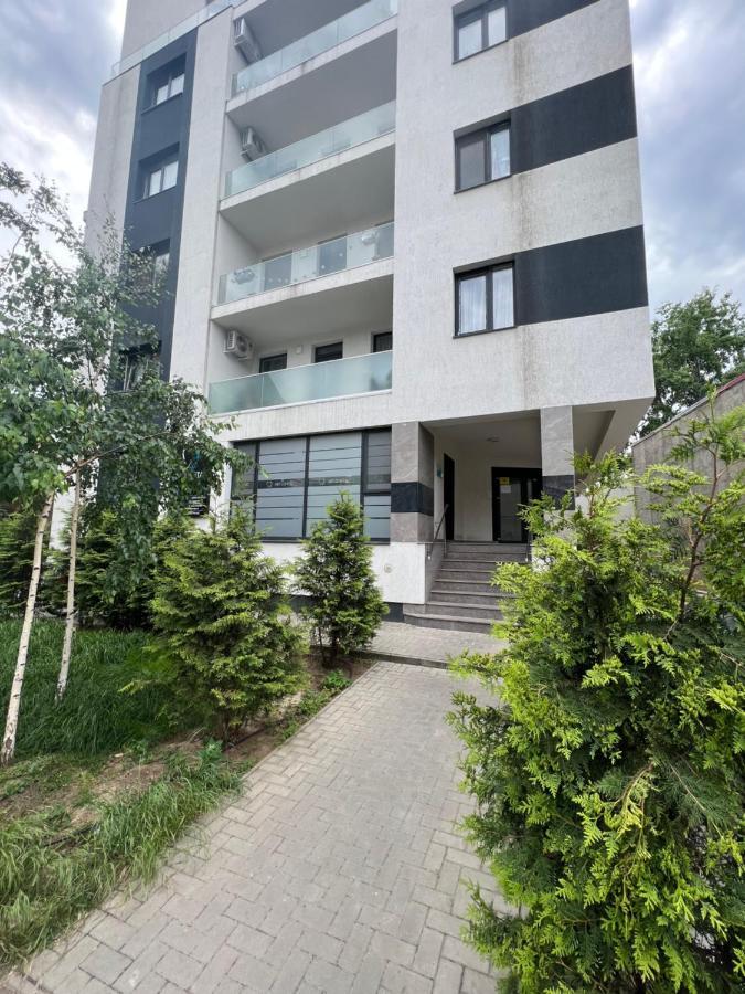 Ferienwohnung Downtown Hidden Garden With Jacuzzi In Bukarest Exterior foto