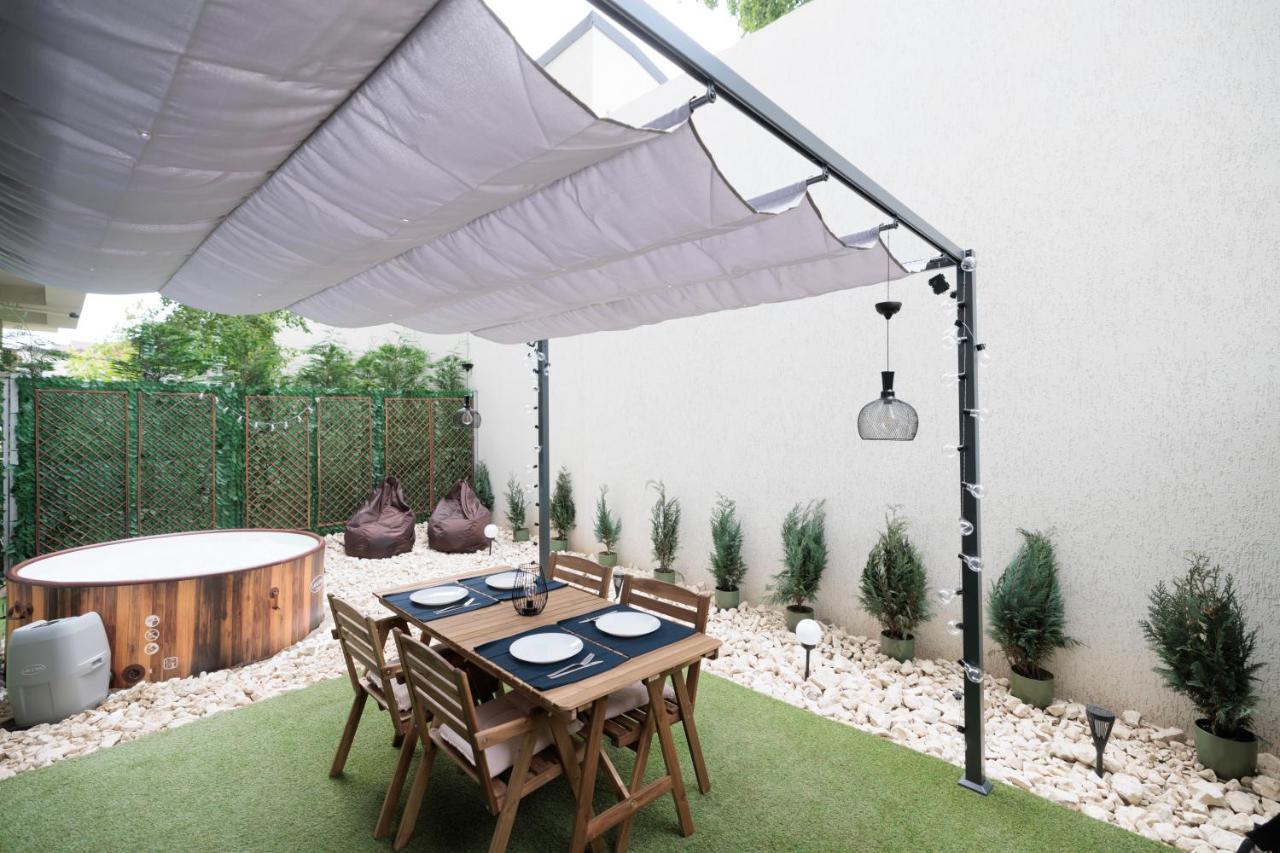 Ferienwohnung Downtown Hidden Garden With Jacuzzi In Bukarest Exterior foto
