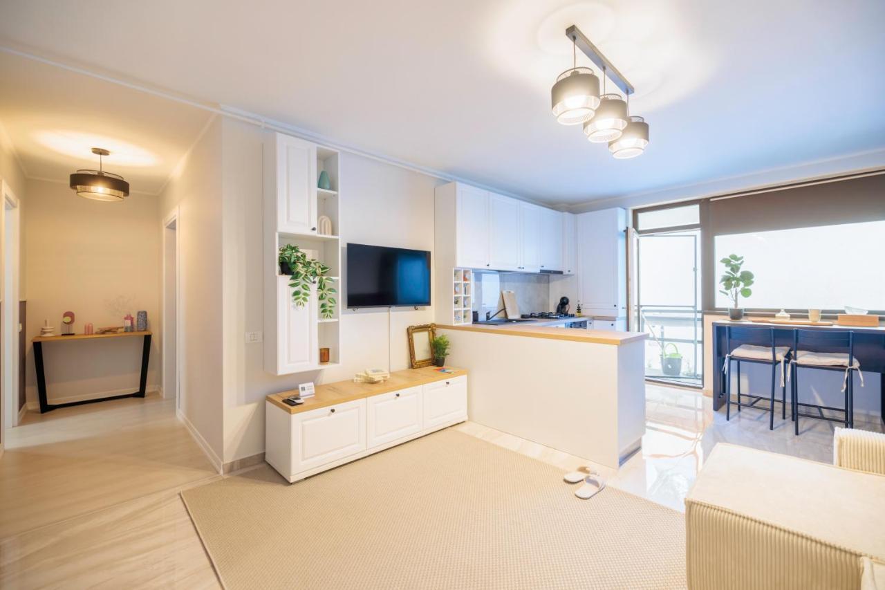 Ferienwohnung Downtown Hidden Garden With Jacuzzi In Bukarest Exterior foto