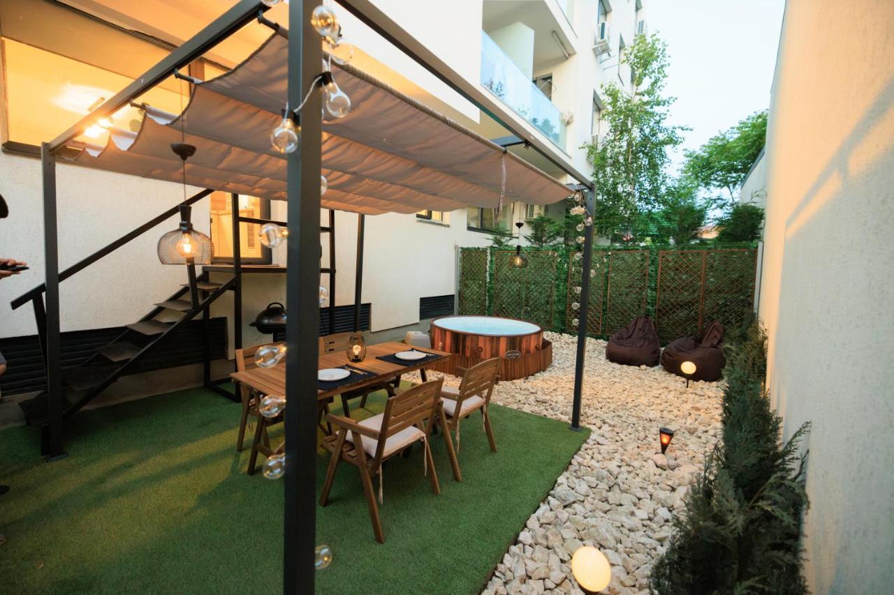 Ferienwohnung Downtown Hidden Garden With Jacuzzi In Bukarest Exterior foto