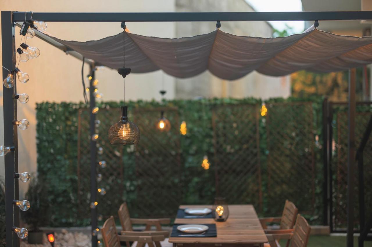 Ferienwohnung Downtown Hidden Garden With Jacuzzi In Bukarest Exterior foto