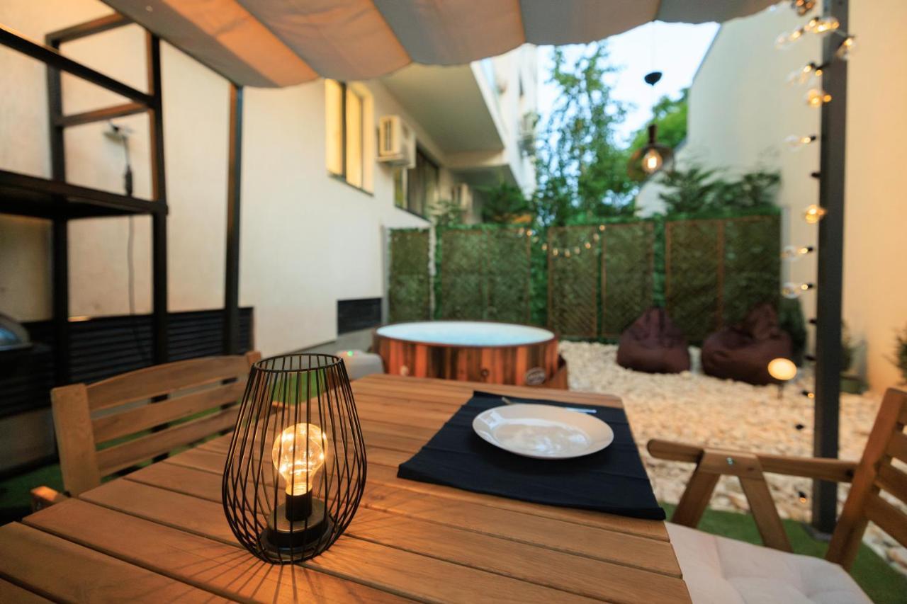 Ferienwohnung Downtown Hidden Garden With Jacuzzi In Bukarest Exterior foto