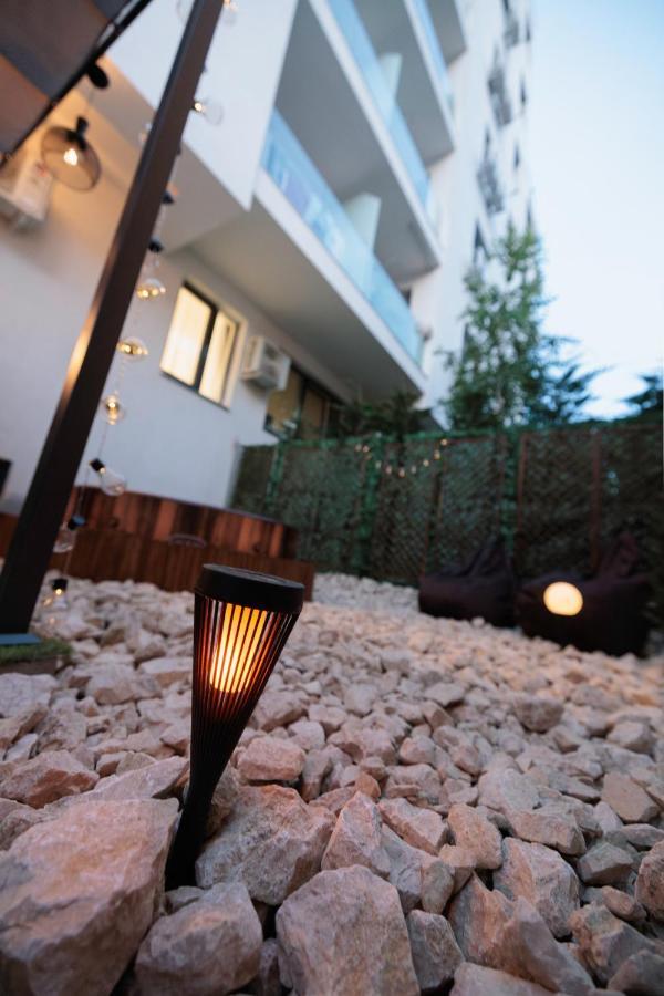 Ferienwohnung Downtown Hidden Garden With Jacuzzi In Bukarest Exterior foto